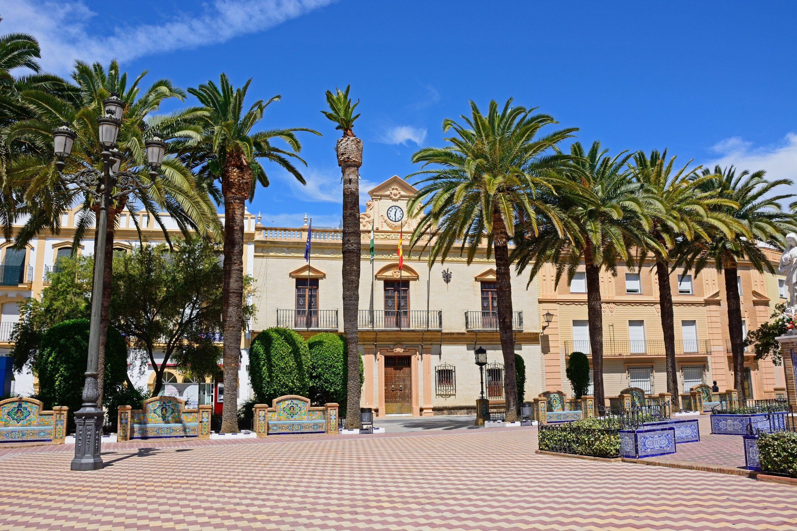 Inmobiliaria Ayamonte: vende tu piso en la frontera con Portugal con una Asesora Inmobiliaria de IAD